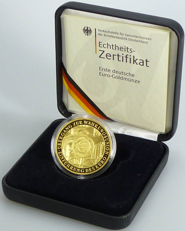 Deutschland 100 Euro Gold Euroeinführung in einer Kassette mit Zertifikat und Münze in Münzkapsel nach links